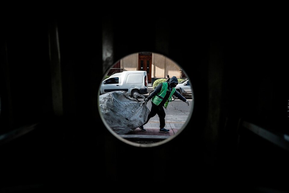 La canasta básica total de abril para hogar de cinco miembros pasó los 100 mil pesos Con menos de $95.260, una familia tipo es pobre