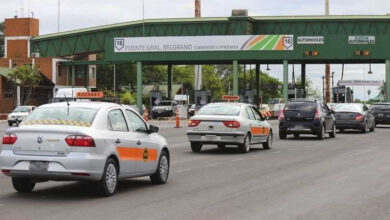 Jueces con toga y martillo, peajes sin barrera y prohibido usar la palabra “gratuito”